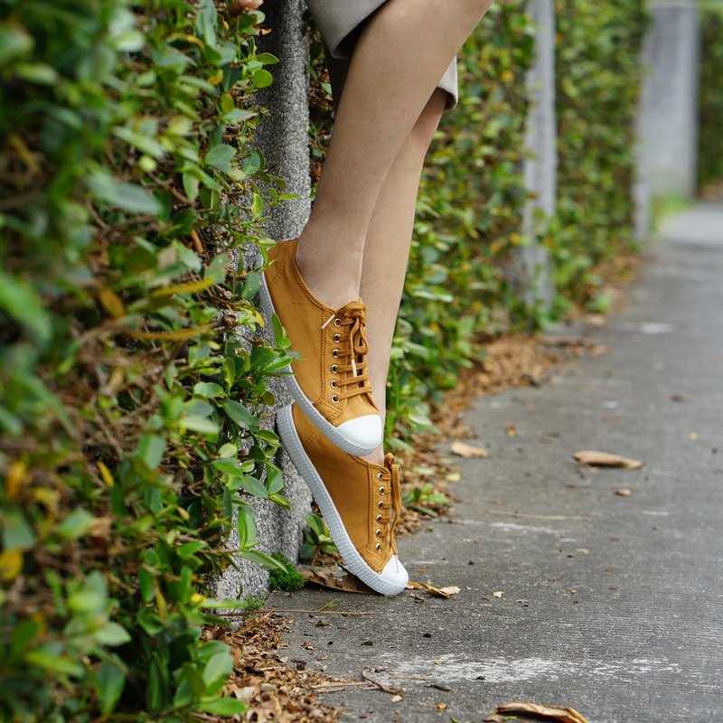 西班牙国民帆布鞋CIENTA 74997 53 亚麻黄  经典布料 大人 系带款 - 女款休闲鞋 - 棉．麻 金色