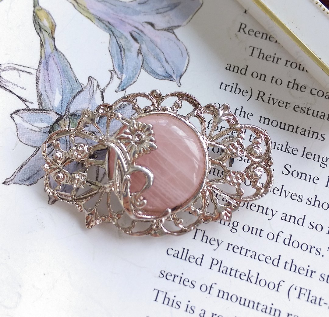 Vintage Jewelry 西洋古董饰品 优美 篓空 花叶 粉石 别针 - 徽章/别针 - 其他金属 金色