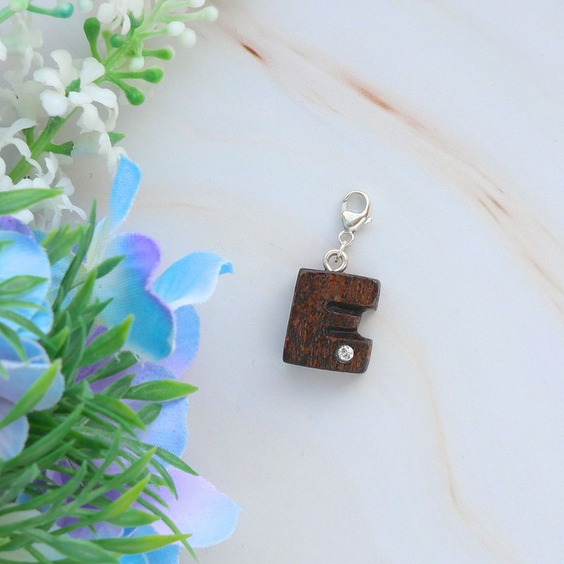 手工木制吊饰   英文字母@E 吊饰  礼物订制 - 吊饰 - 木头 咖啡色