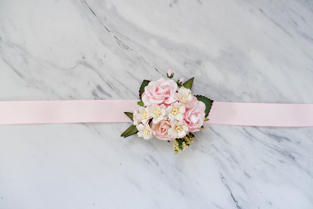 Wedding flower wrist corsage light pink, bracelet - 胸花/手腕花 - 纸 粉红色