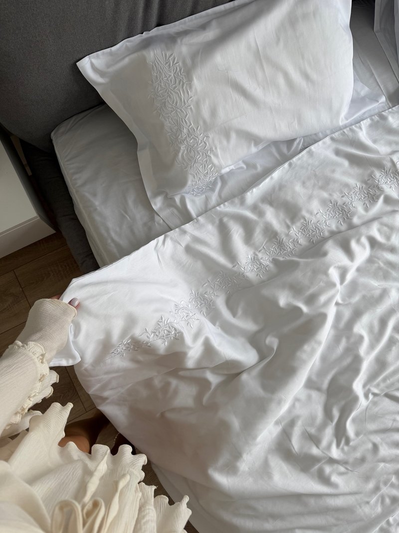 白色床包组：100% 纯棉缎织寝具，刺绣树枝图案 - 寝具 - 棉．麻 白色