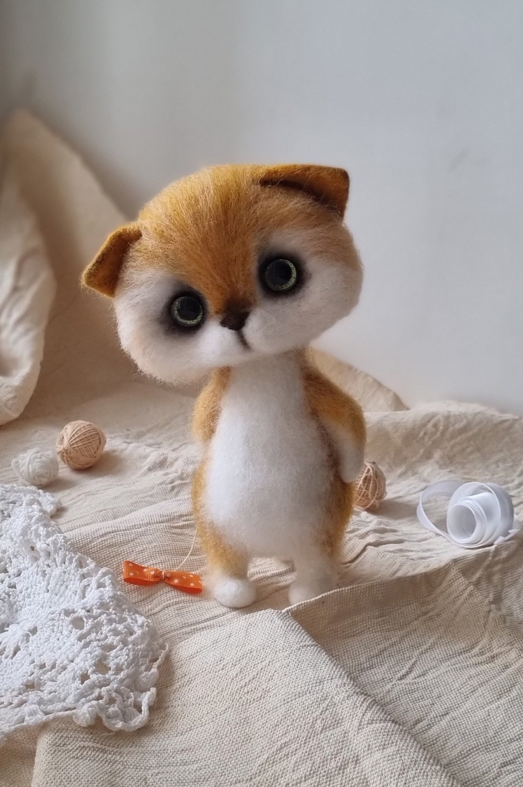 猫毛毡玩具。 内部柔软的动物娃娃。 照片道具动物玩具 - 玩偶/公仔 - 羊毛 橘色