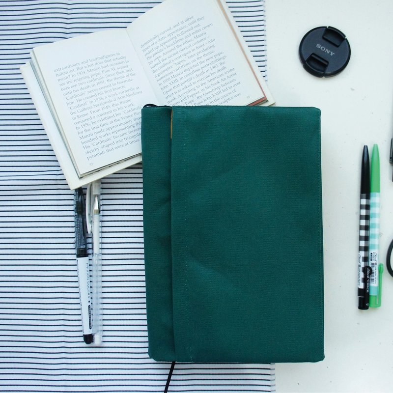 Lovely文青【绿色斜纹布三用拉链笔袋布书衣】25K日志、A5手帐 - 书衣/书套 - 棉．麻 绿色
