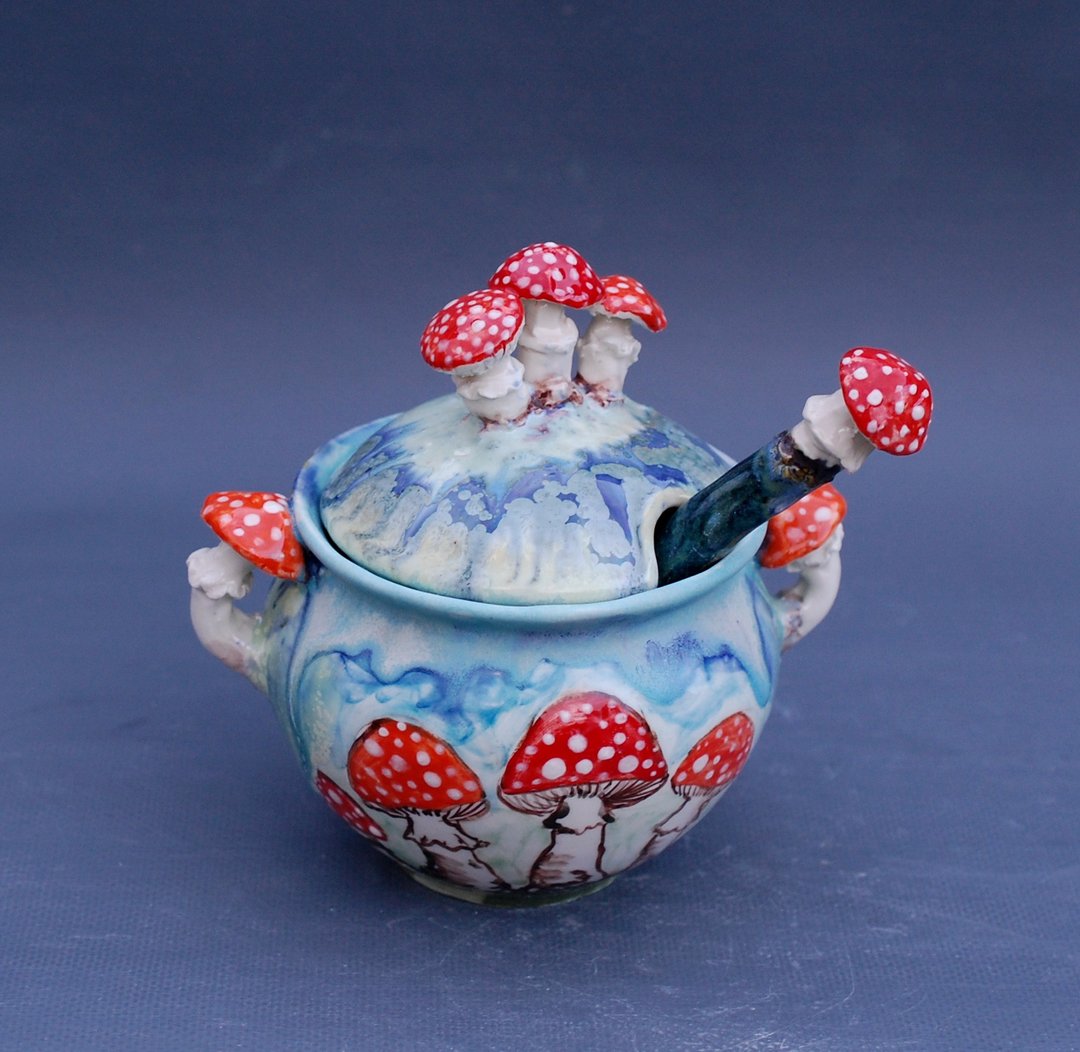 Ceramic Sugar Bowl and Spoon Mushrooms figurine Alice in wonderland style - 调味罐/酱料瓶 - 陶 多色
