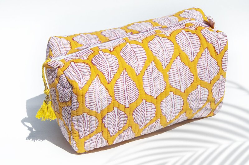 手工木刻印相机包/木刻印化妆包/手机包/杂物包/流苏手拿包-叶子 - 化妆包/杂物包 - 棉．麻 多色