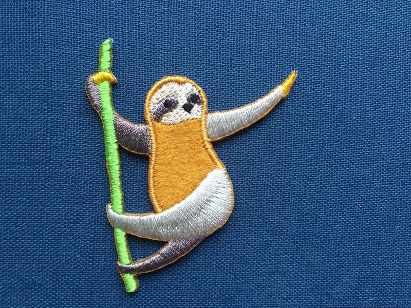 看我多优雅树懒-自黏绣布贴树懒系列 - 贴纸 - 棉．麻 卡其色