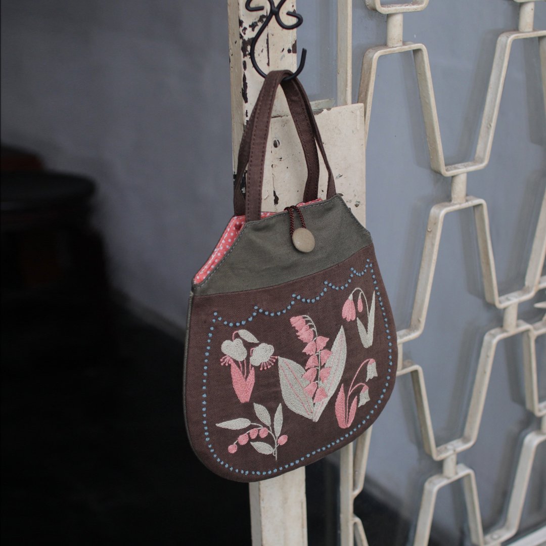 Lily of the valley embroidery / maiden bag - 手提包/手提袋 - 棉 咖啡色