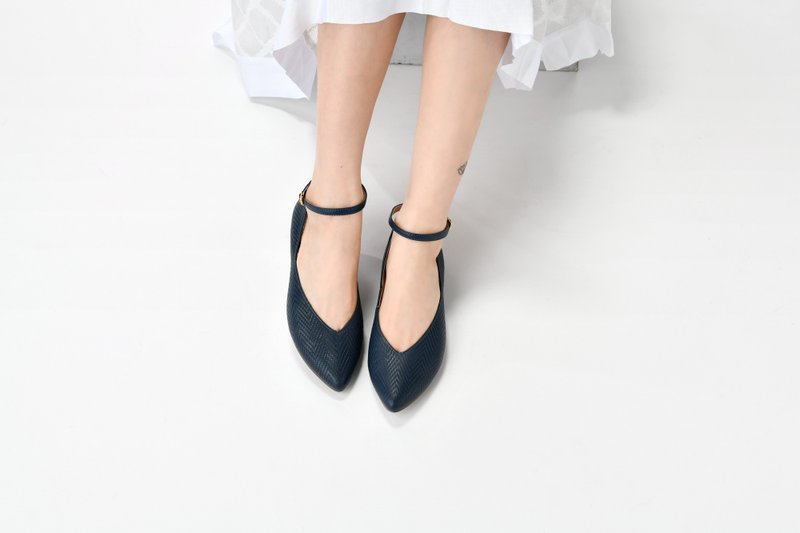 【巴赫舞曲】微尖头V口修饰型系带淑女鞋_细压纹蓝 - 其他女款皮鞋 - 真皮 蓝色
