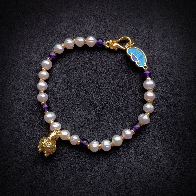 【手作】鹦鹉羽毛点翠工艺 珍珠配紫水晶手链——马上有钱 - 手链/手环 - 铜/黄铜 