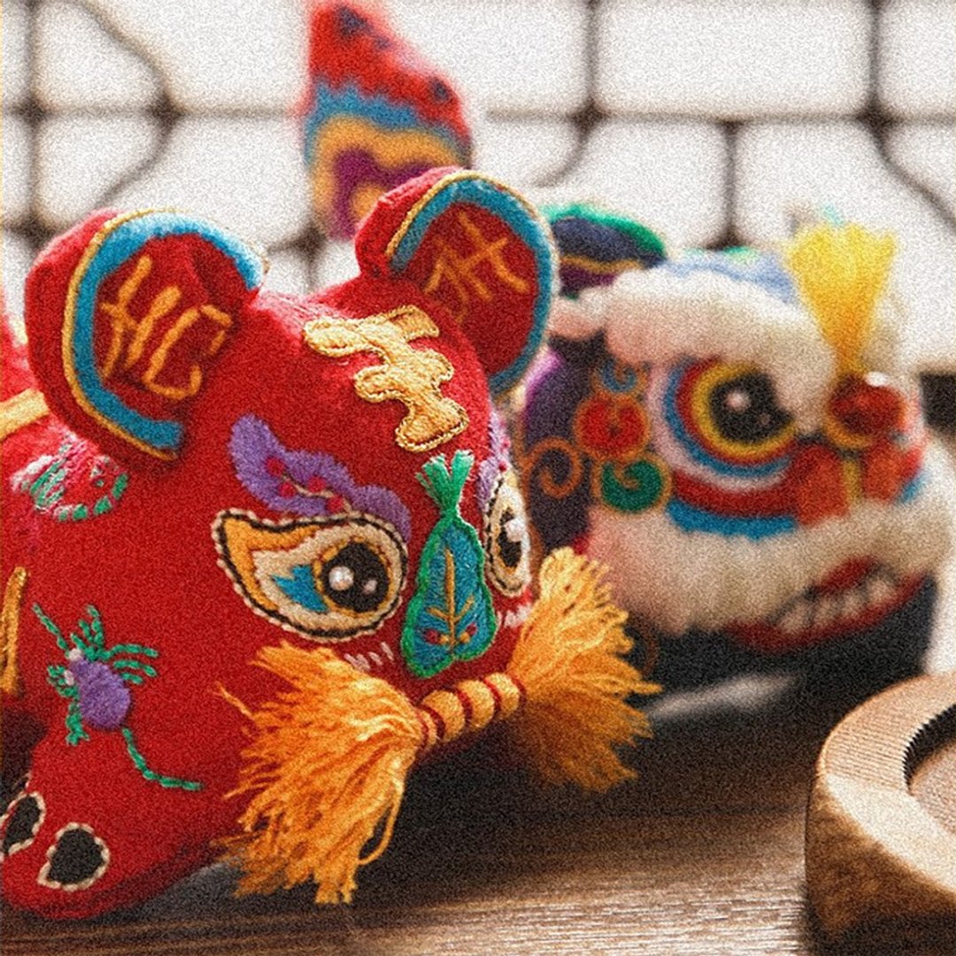 民族風新年禮物 手工繡製布老虎玩偶 醒獅吉祥物 護身符香囊 公仔 - 玩偶/公仔 - 棉 
