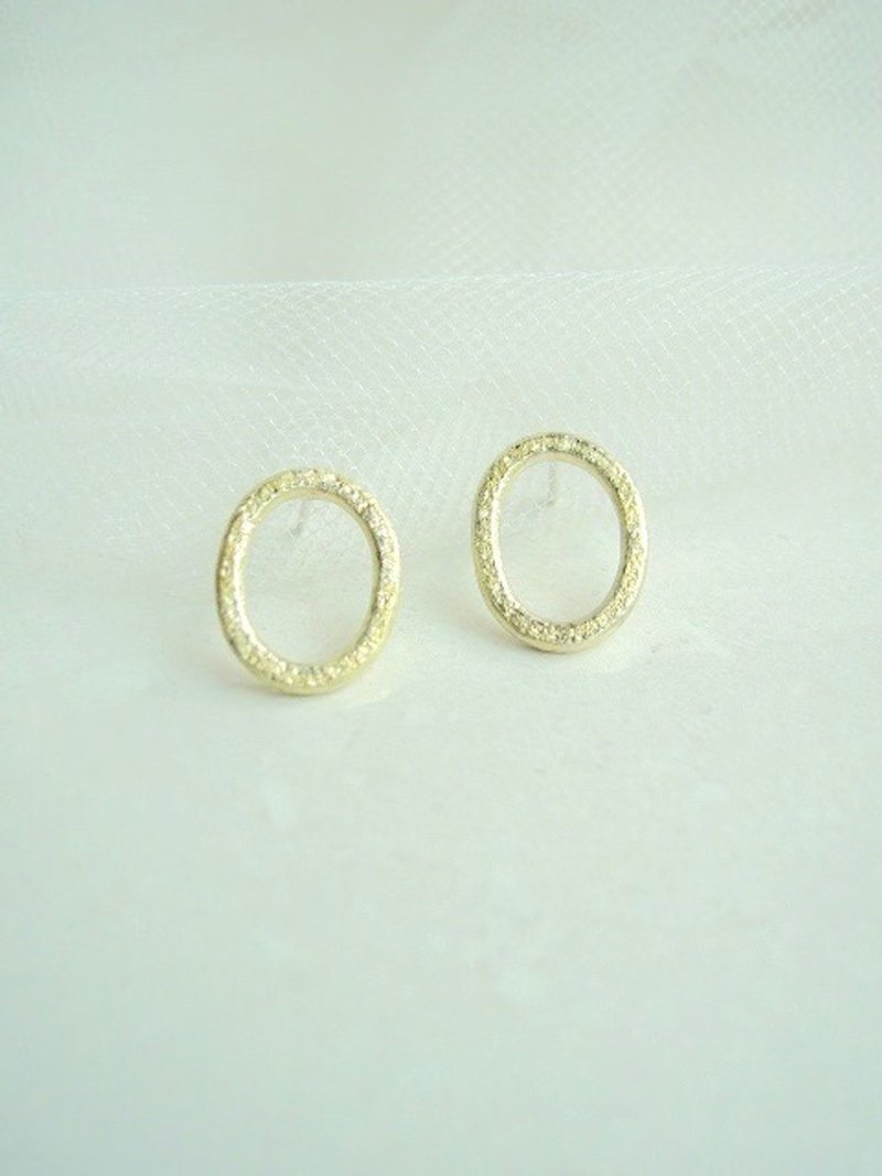 Simple oval earrings 1.5cm - 耳环/耳夹 - 铜/黄铜 金色