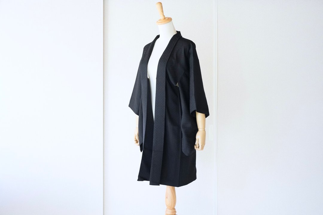 Black woven kimono, kimono cardigan, kimono jacket, traditional kimono /4290 - 女装休闲/机能外套 - 丝．绢 黑色