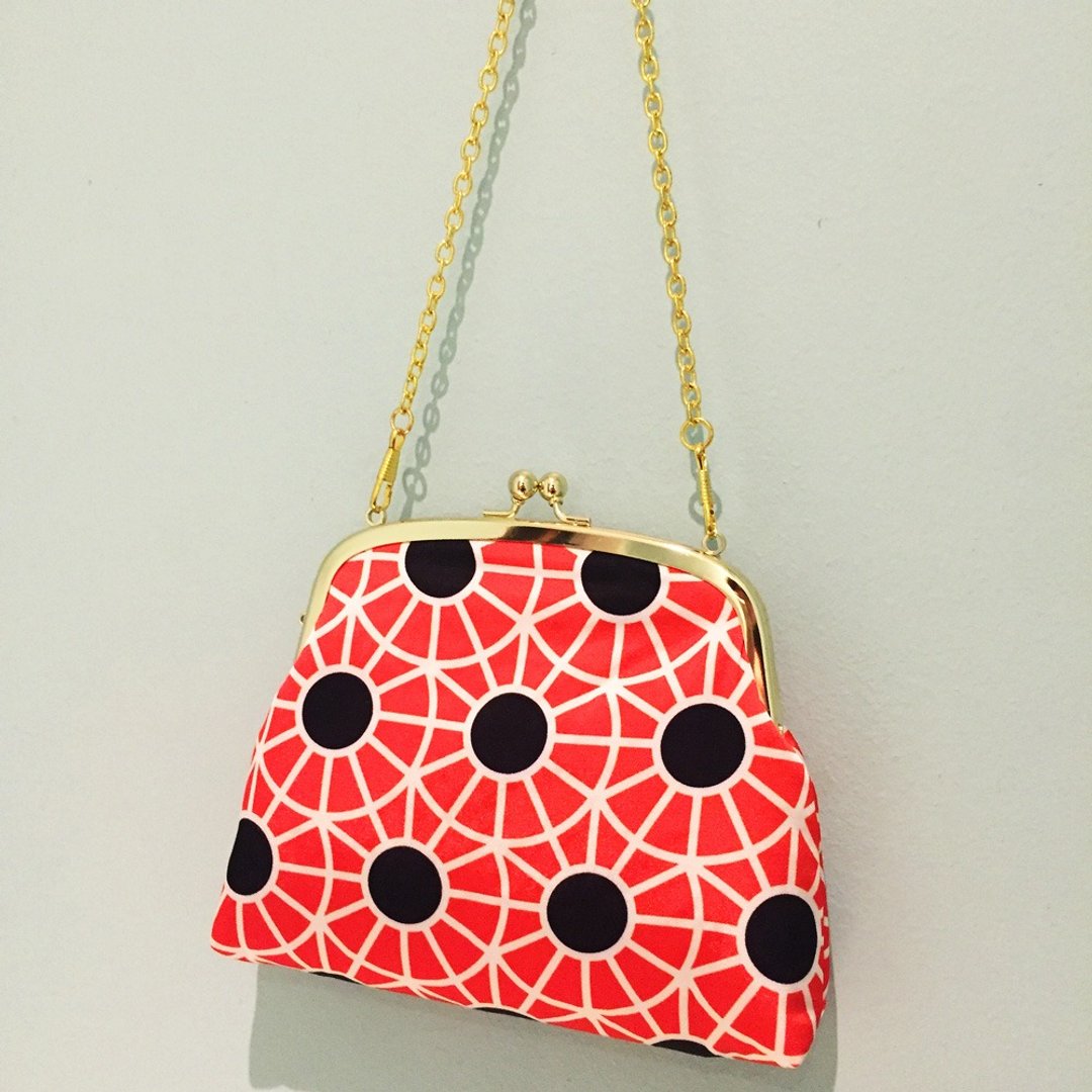 Original Print Japanese traditional pattern kiss lock petit party bag SHARINGIKU - 手拿包 - 聚酯纤维 红色