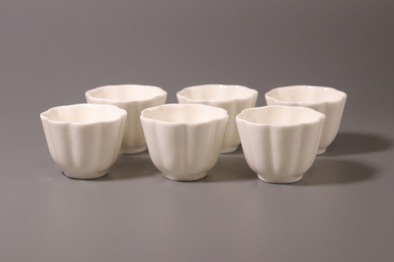 敦睦窑 德化模刻印花玉瓷杯 小瓜棱 六入一组 - 茶具/茶杯 - 瓷 白色