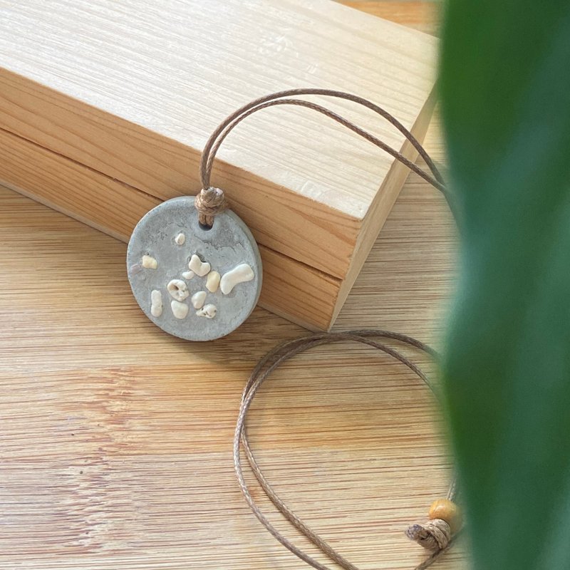 月亮 水泥 沙石 扩香颈链 手工项链  原创 环保 - 颈链 - 水泥 灰色