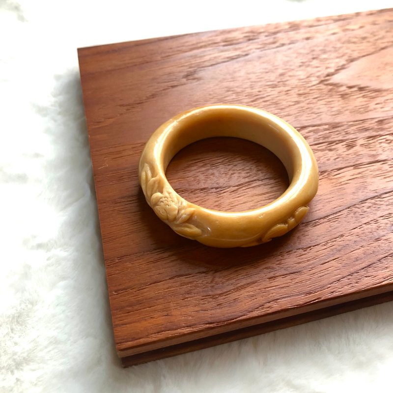 莲花玉镯-辽阳玉芬达色莲花雕刻手镯/很美/圈口52.53.54可戴 - 手链/手环 - 玉石 橘色