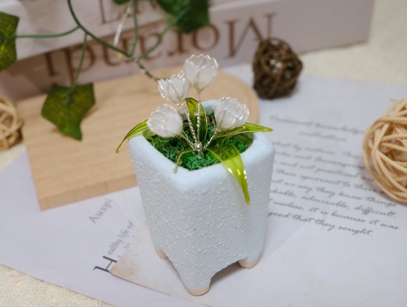 【宁静•郁金香】疗愈小植/水晶花装饰品/桌上疗愈小物/交换礼物 - 摆饰 - 树脂 白色