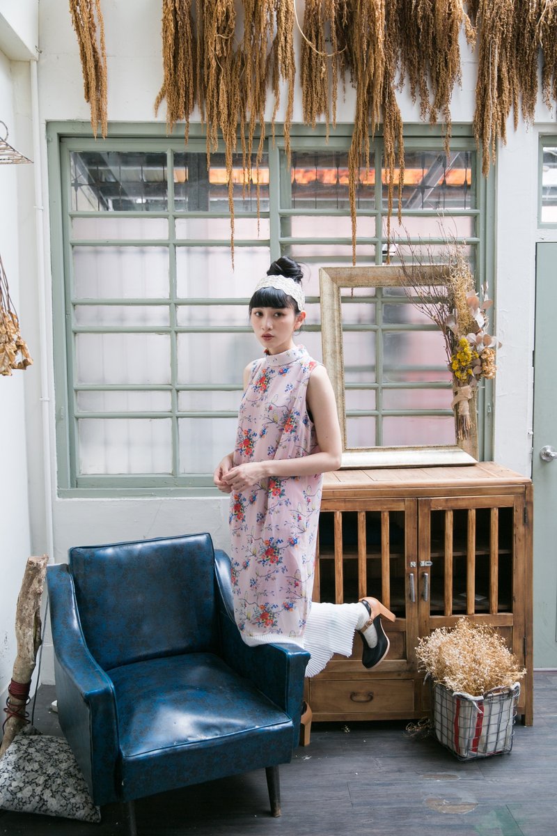 马克滚滚在红尘中 花朵与猫头鹰仿旗袍雪纺无袖洋装 - 洋装/连衣裙 - 棉．麻 粉红色