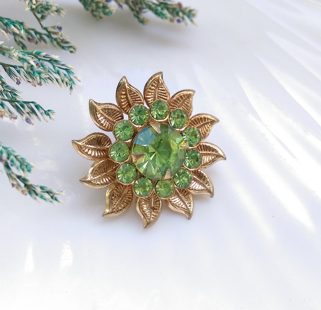 Vintage Jewelry   草绿钻 花形 小巧  别针  胸针 - 徽章/别针 - 其他材质 金色