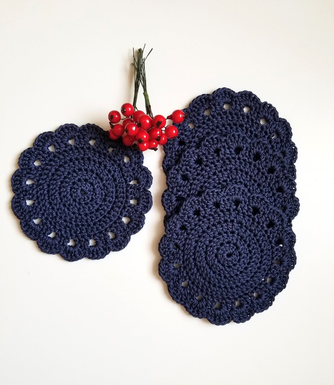 Set of 4 crochet coasters for coffee table decor, napkin , placemat, doily - 杯垫 - 聚酯纤维 