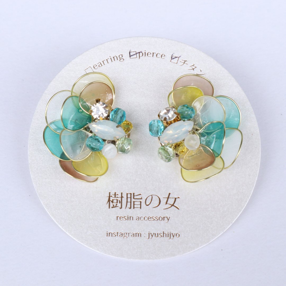 Whispering flower earrings green - 耳环/耳夹 - 其他材质 绿色