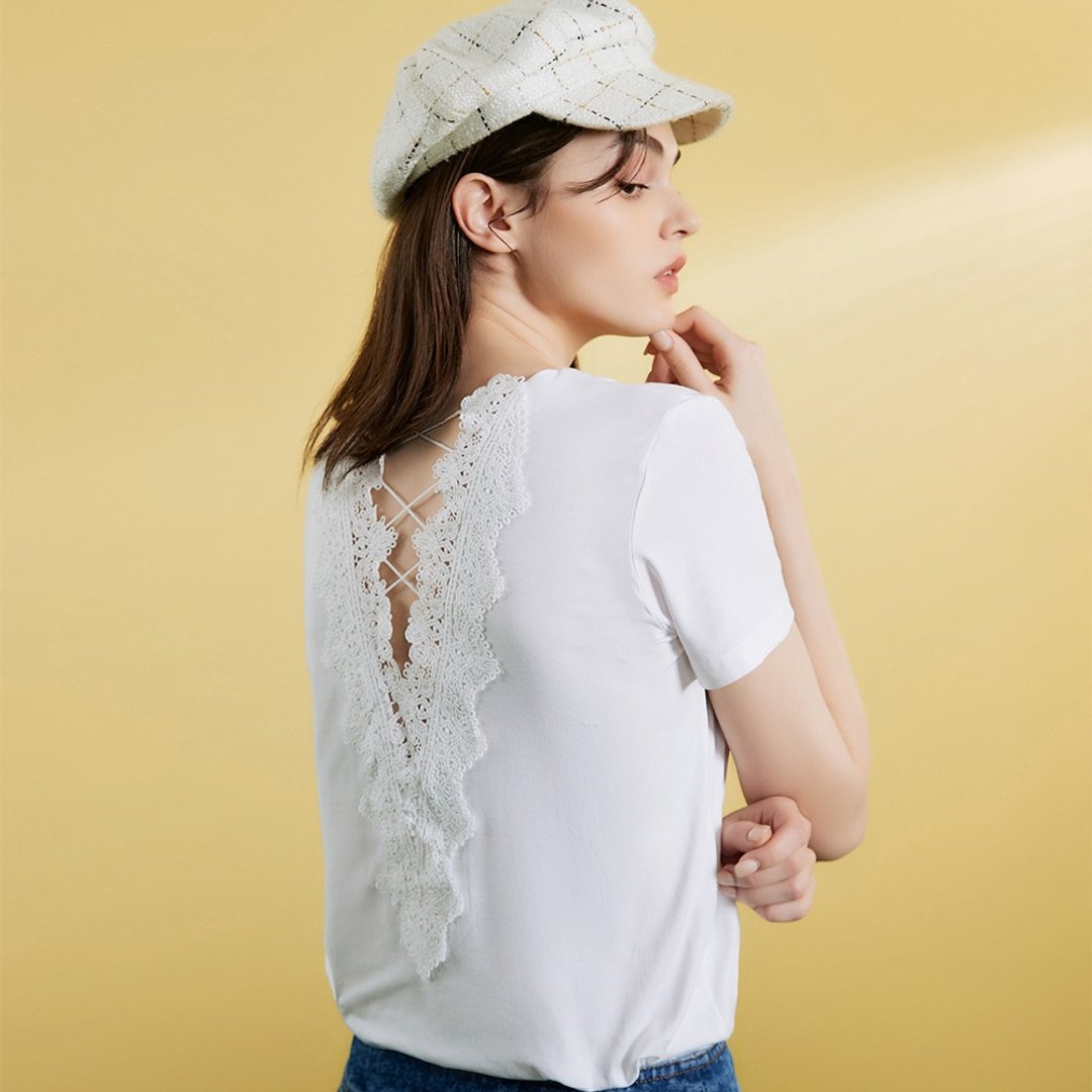 OUWEY欧薇 气质露背交叉蕾丝V领上衣(白)3222321217 - 女装上衣 - 棉．麻 