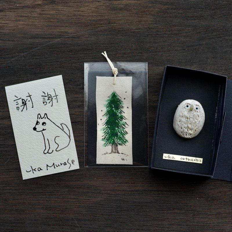 【Pinkoi オフラインイベント予约商品】猫头鹰胸针及手绘书签套 - 胸针 - 陶 白色