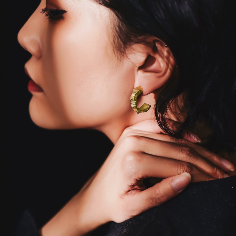 Meteor - 迷途之星系列 大圈陨石耳环-厚镀18K金 - 耳环/耳夹 - 纯银 金色