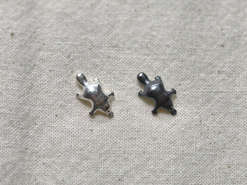 【925银饰 LOU】- 动物系列 - 鸭嘴兽(单售) - 耳环/耳夹 - 银 银色