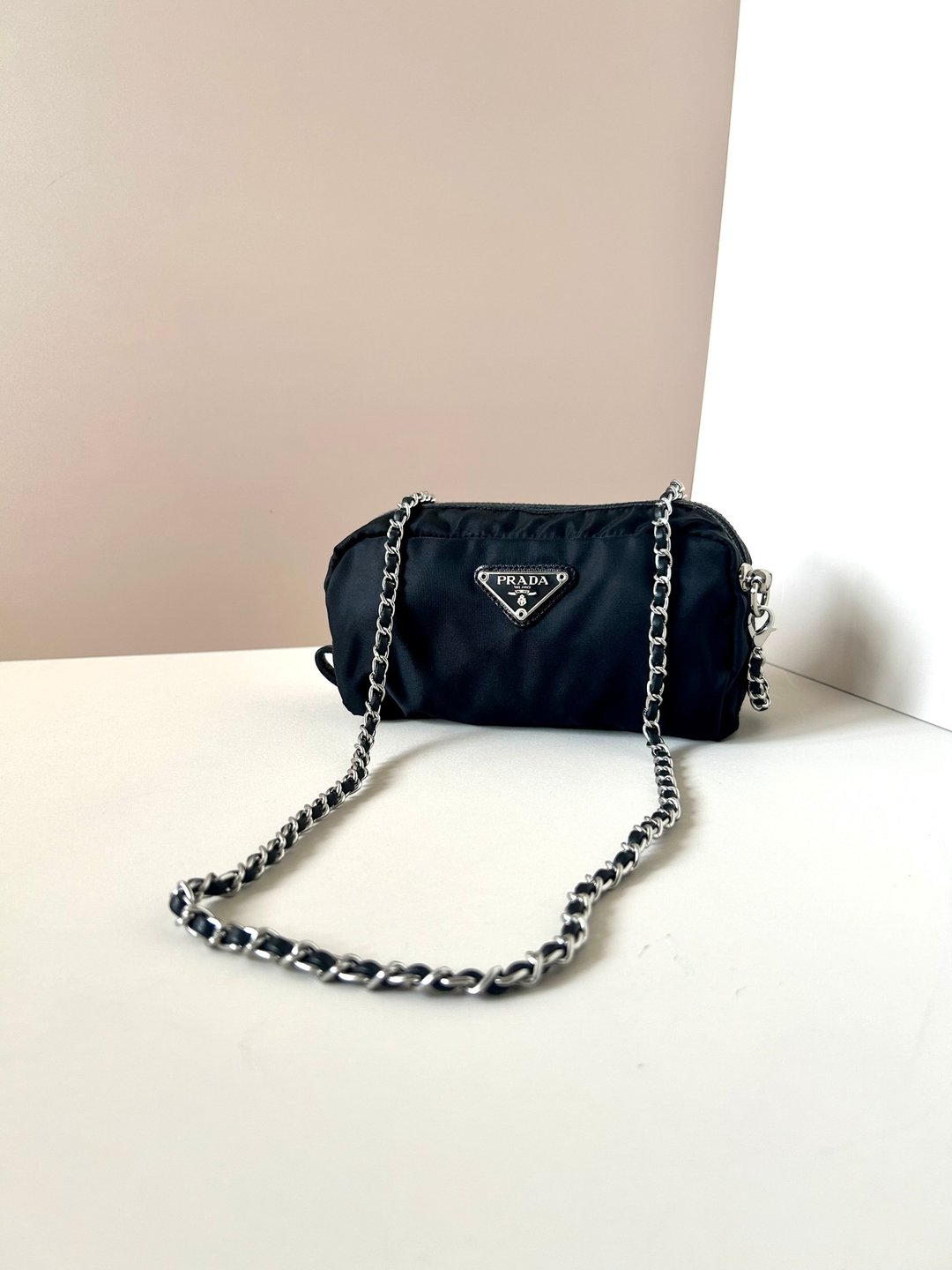 【LA LUNE】稀有中古Prada降落伞黑色链条小包化妆袋斜背侧背单肩 - 侧背包/斜挎包 - 防水材质 黑色