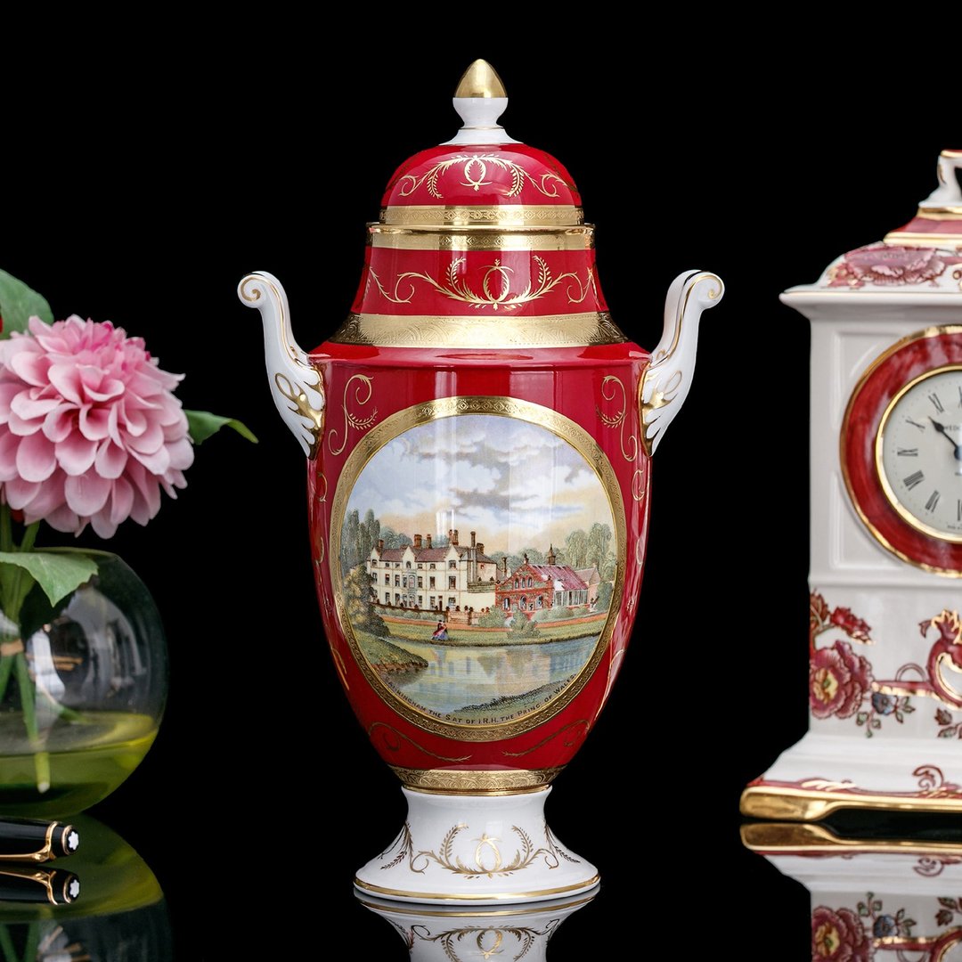 英国制Coalport A.D 1750桑德林汉姆庄园奢华镶金古典花瓶宝瓶 - 花瓶/陶器 - 瓷 