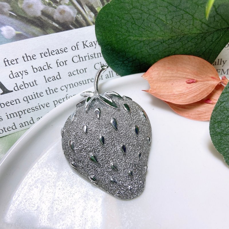 【西洋古董饰品】Sarah Cov. 亮雾沙银 质感草莓 厚实胸针 胸章 - 胸针 - 贵金属 银色