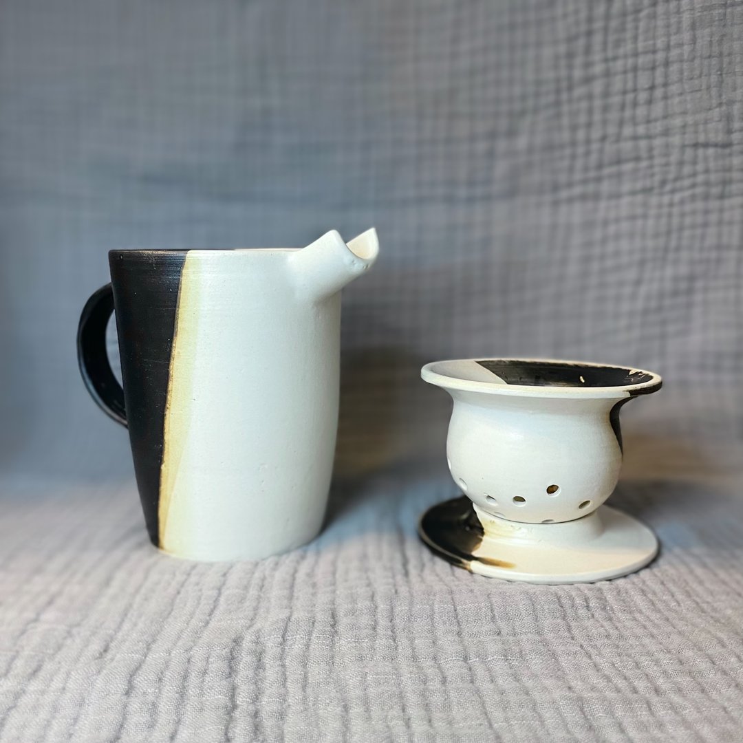 【香港制造】手工陶器- 茶壼/茶杯 - 茶滤杯组合 (一物两用) - 茶具/茶杯 - 陶 白色