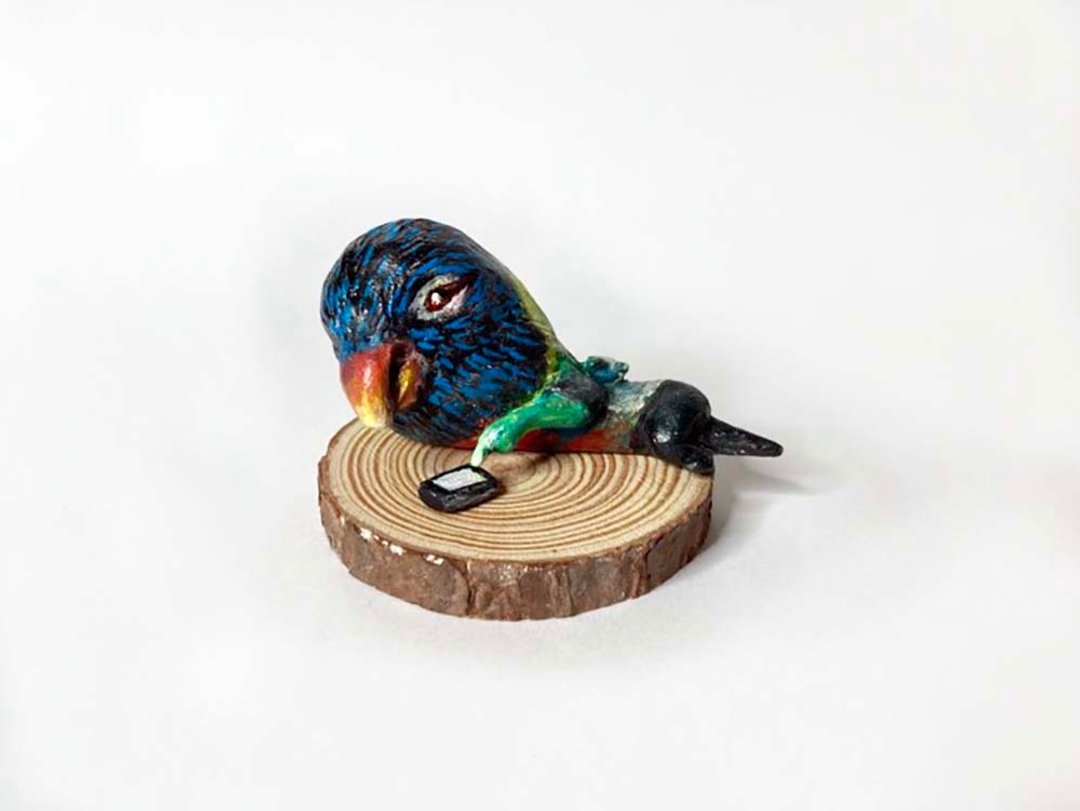 彩虹吸蜜鹦鹉 Rainbow Lorikeet Handmade art doll - 玩偶/公仔 - 粘土 多色
