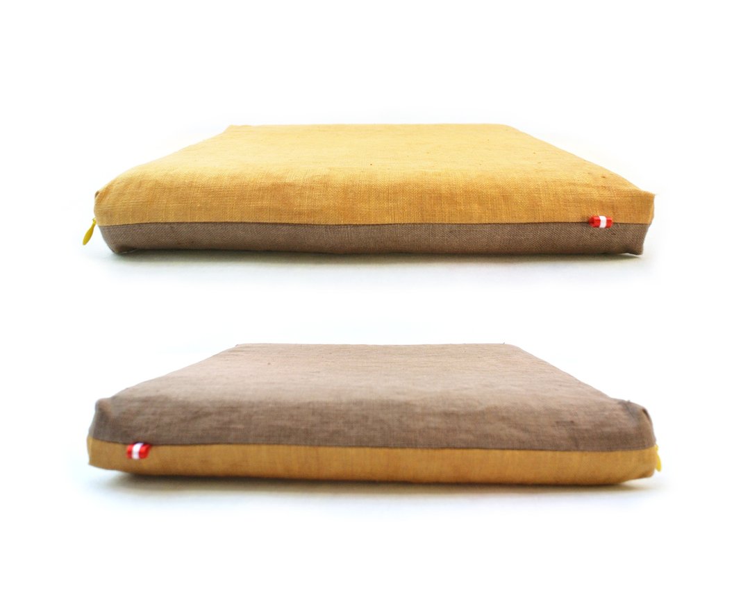 S-Zabuton Cushion Zelkova leaves and Oak acorns dyed linen, 35x35cm / 13.8in - 枕头/抱枕 - 棉 咖啡色