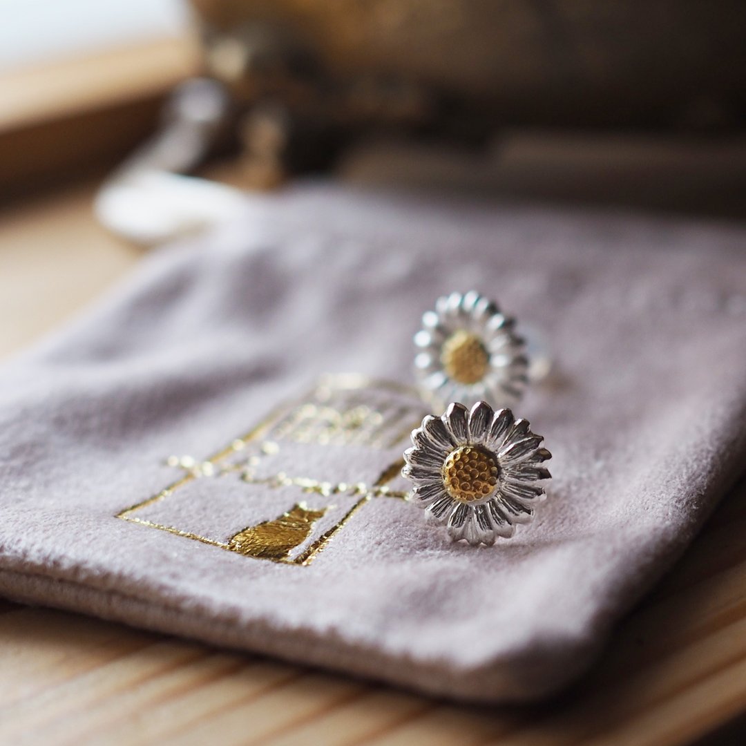 One little daisy earrings one ear - 耳环/耳夹 - 纯银 银色