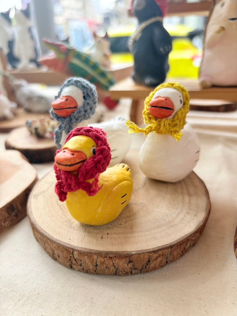 鸭子戴帽子家族/收藏摆饰品/礼物/定制化/居家办公室/手工捏塑 - 摆饰 - 粘土 