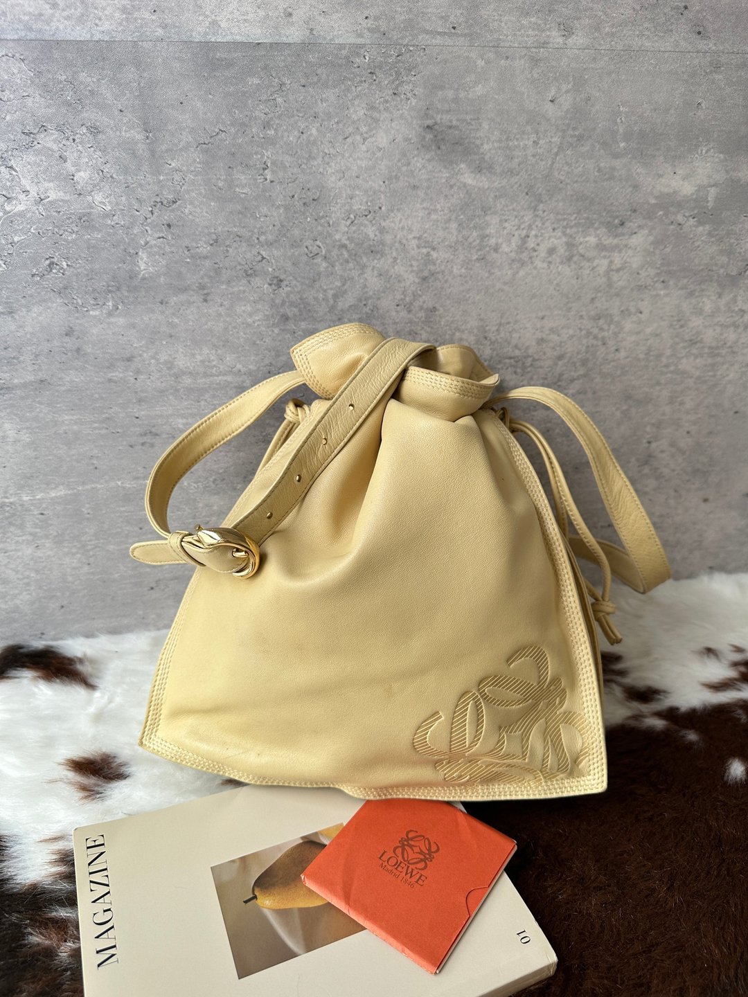 中古包 LOEWE 罗意威 奶油色 Nappa 福袋水桶包 - 手提包/手提袋 - 真皮 黄色