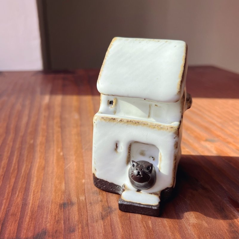 深雪中的双层小屋_ 守门猫 / 陶 - 摆饰 - 陶 白色