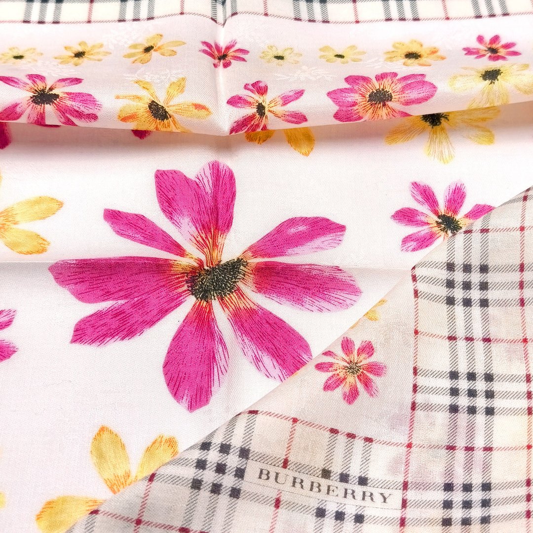 Burberry 复古手帕 花卉绽放设计 20 x 20 英寸 - 丝巾 - 棉 粉红色
