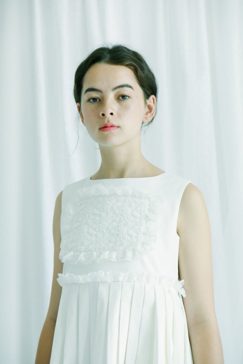 无袖蕾丝装饰贝壳边沿连衣裙 - 裙子 - 棉．麻 白色