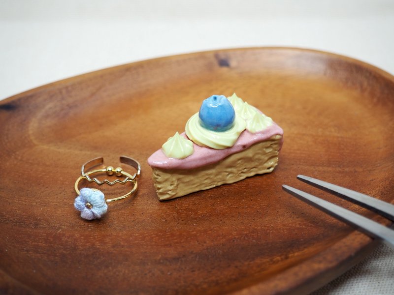 蓝莓可爱使者 - 迷你切片蛋糕戒指台 - 摆饰 - 陶 粉红色