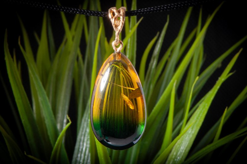 魔法手工绿松石琥珀石项链 配以金色闪耀吊饰 - 项链 - 半宝石 金色