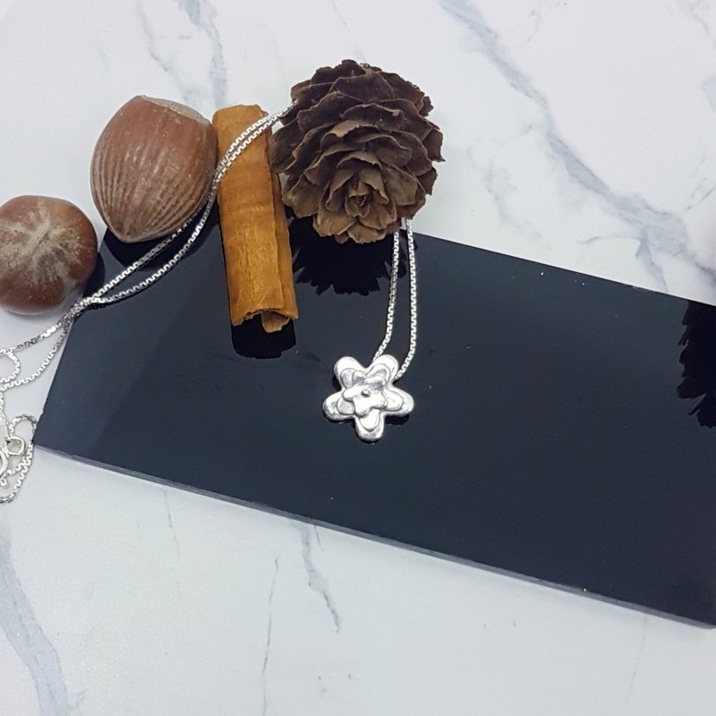 银铌细工 | 银黏土/纯银旋转小花项链/项墬/清新风/手作银饰 - 项链 - 纯银 银色