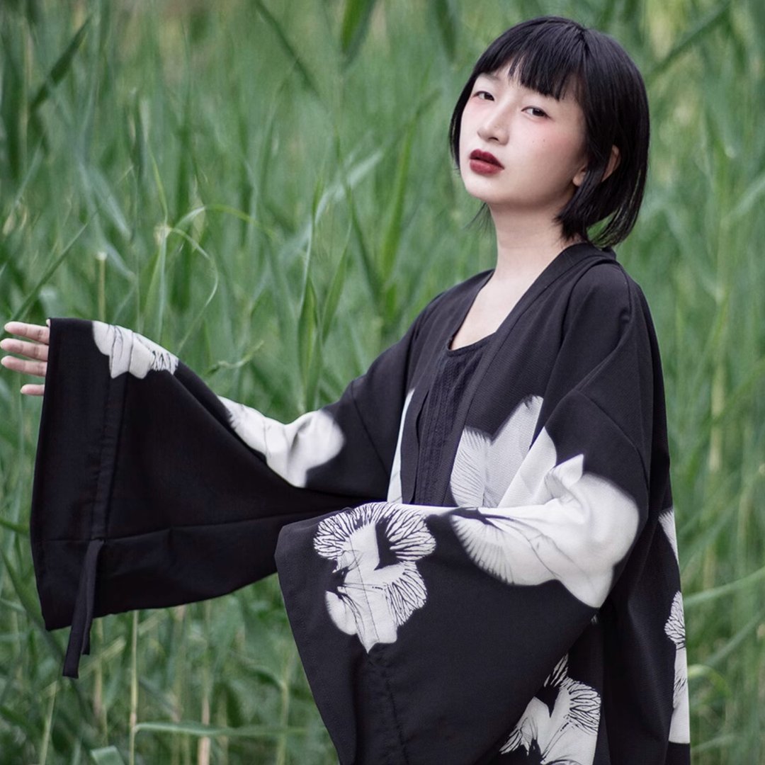 日式暗黑 和风黑底白花甩袖和服 羽织系带抽绳开衫 - 女装上衣 - 其他材质 黑色