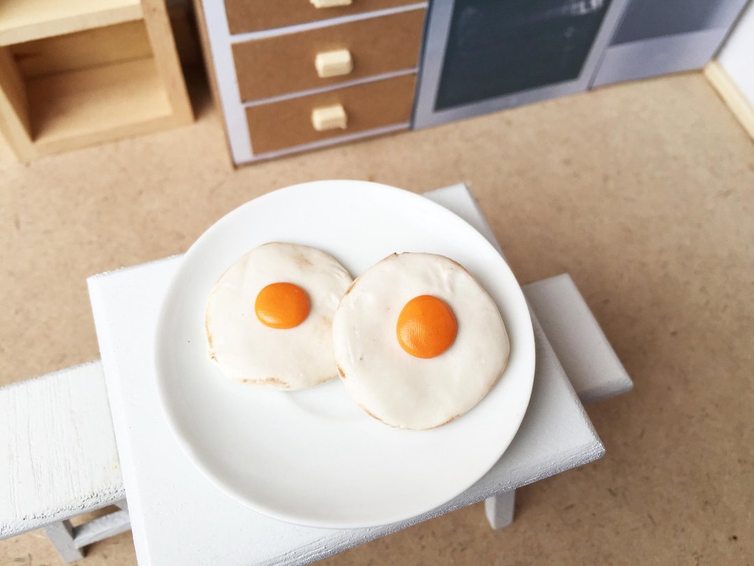 Brooch, fried egg - 胸针 - 纸 白色