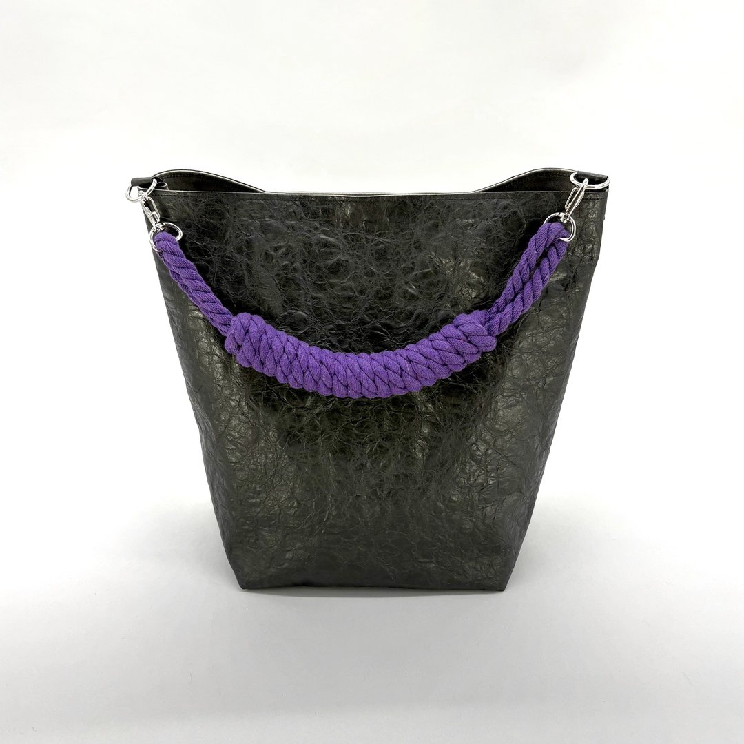 【东京直送】特殊材质环保绳编斜背包 black × purple 肩背包 - 侧背包/斜挎包 - 防水材质 黑色