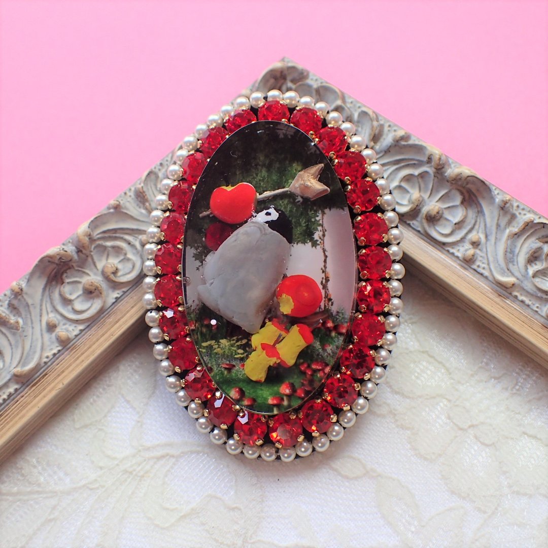 Toy Box Brooch Believers are saved 2 - 胸针 - 其他材质 红色