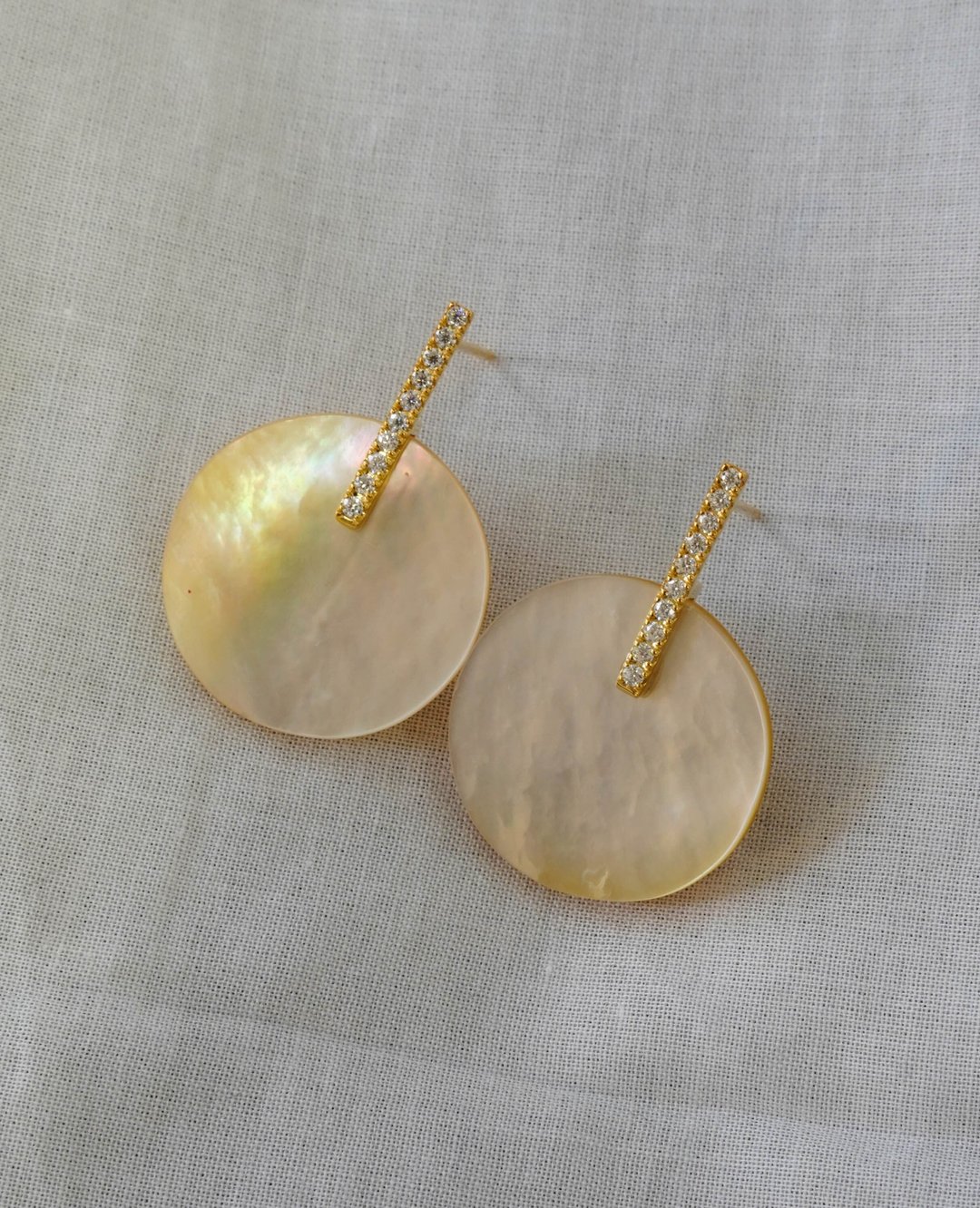 SV Melee Mother of Pearl Bar pierced 珍珠母贝条形耳钉 - 耳环/耳夹 - 其他金属 白色