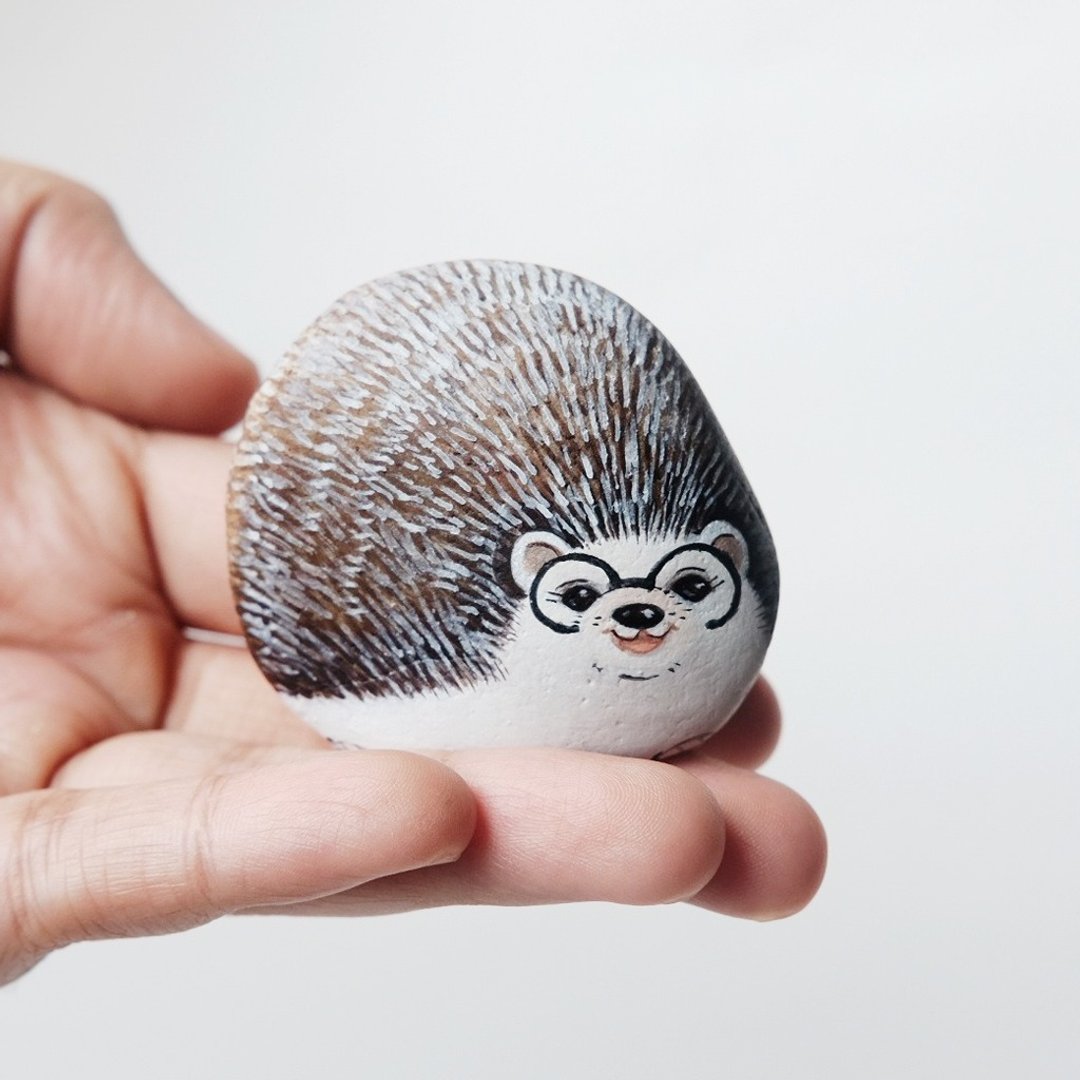 Hedgehog stone painting,original art. - 玩偶/公仔 - 防水材质 白色